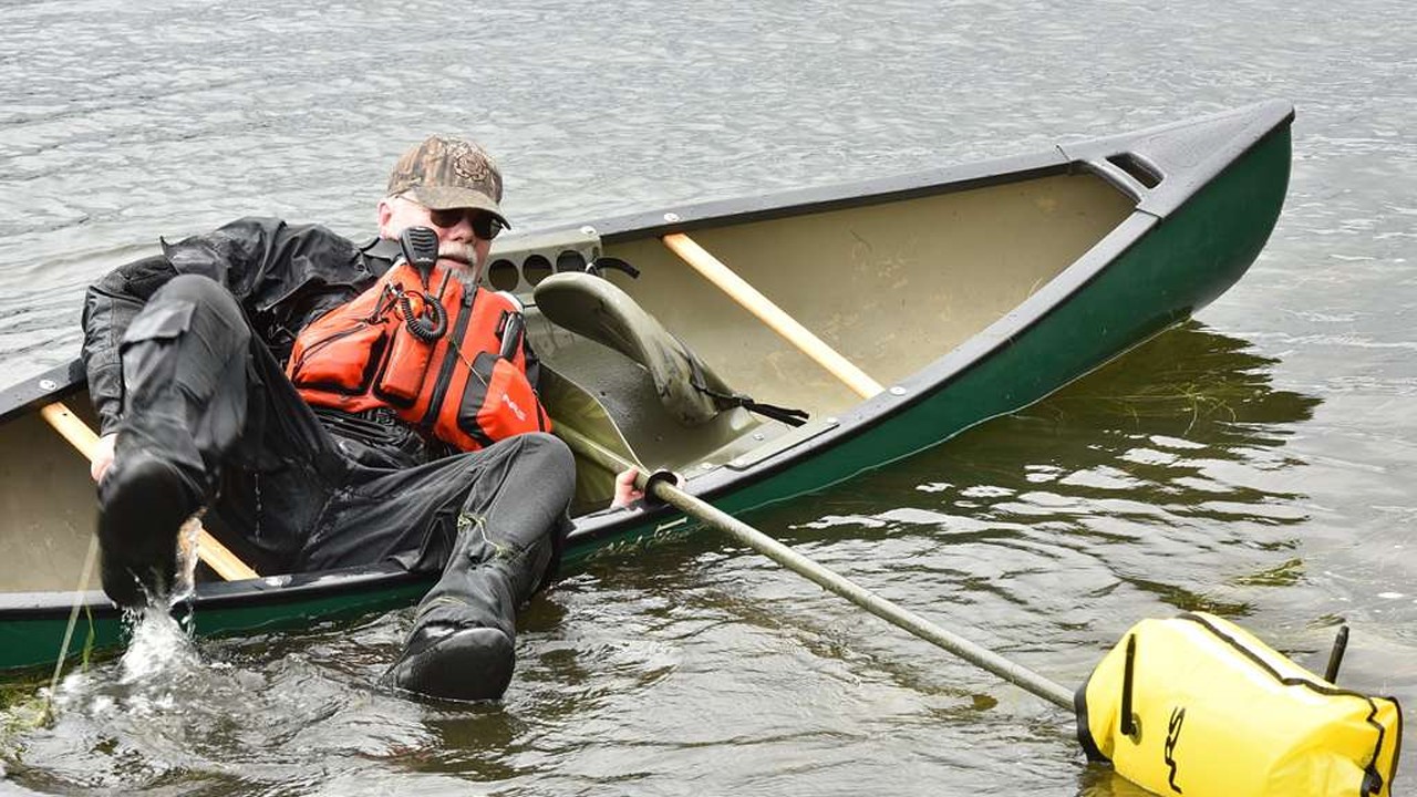 What is the difference between a canoe and a kayak: Unveiling the Mystery